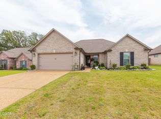 102 Gatewick Dr, Jackson, TN 38305