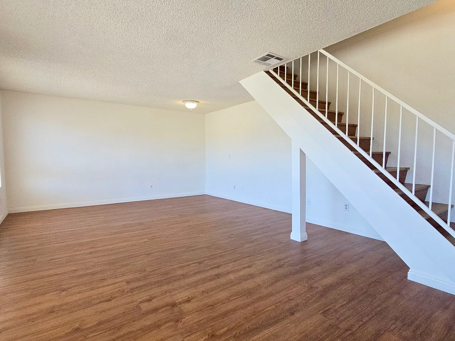3 bed, 2.5 bath, 1200 sqft, $3,100 — Photo 1
