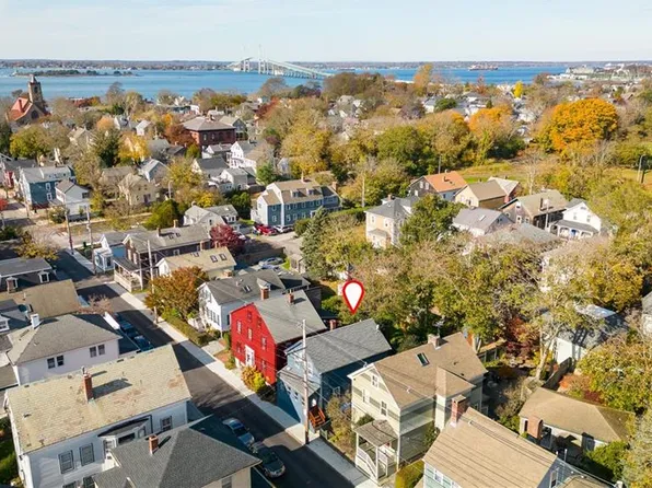 11 Poplar St, Newport, RI 02840