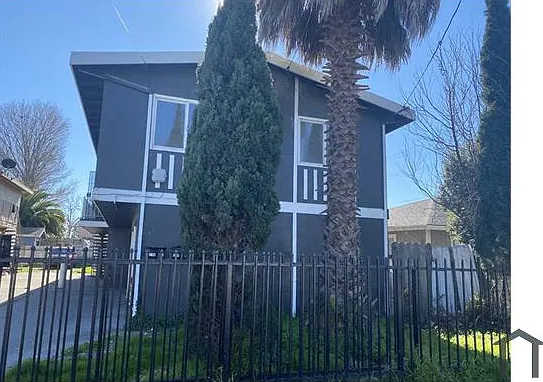 2 bed, 950 sqft, $3,200 — Photo 2