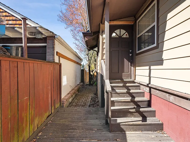 709 McKenzie Ave — Photo 31