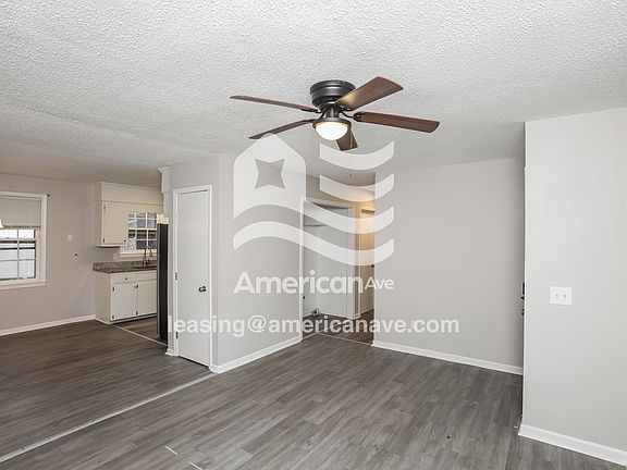 895398_004_wm_-_living_room_13527135.jpg