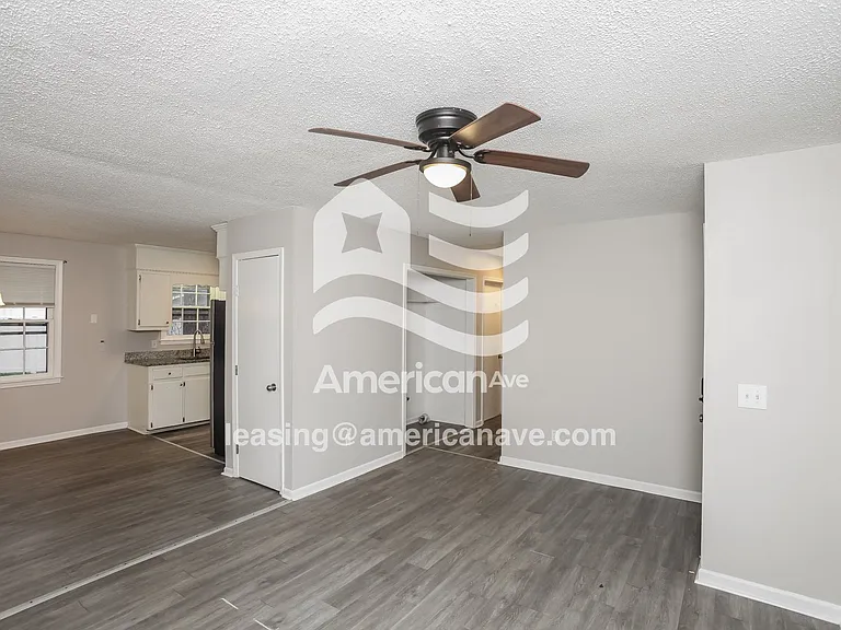 895398_004_wm_-_living_room_13527135.jpg