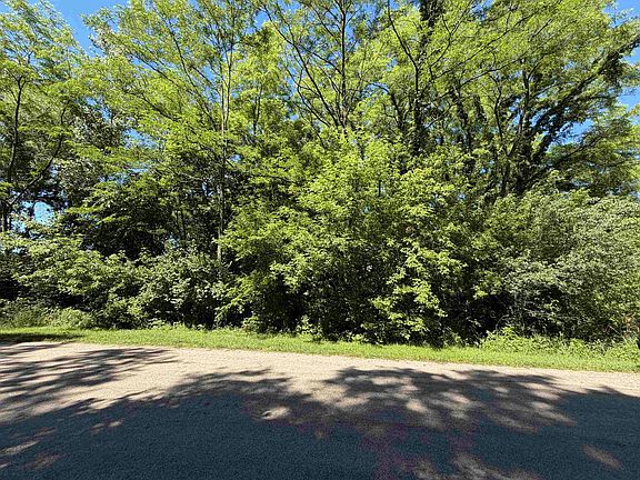 4th image of 900 Timber Trail Dr