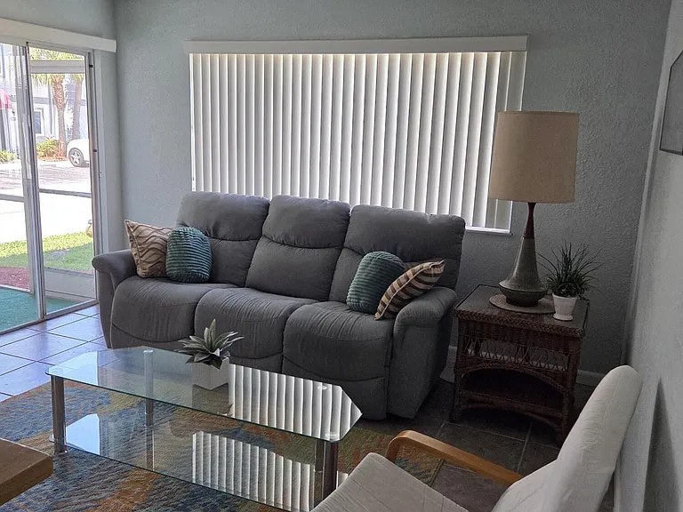 400 Beach Park Ln — Photo 5