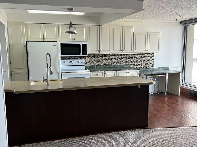 363 Colborne St #905 — Photo 11