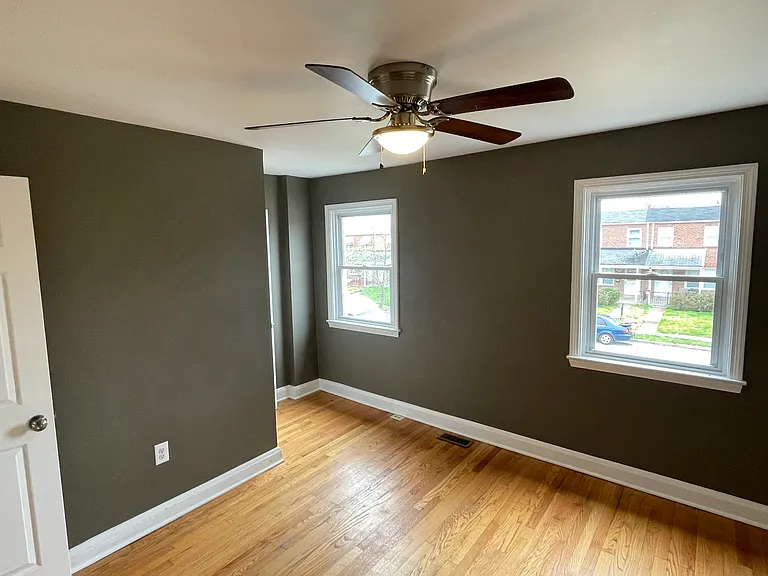 340 Gusryan St — Photo 8
