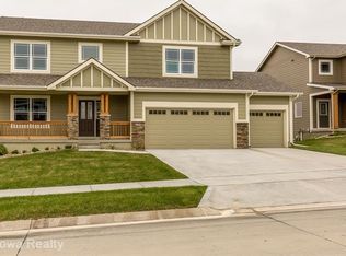 225 Dunham Dr, Waukee, IA 50263