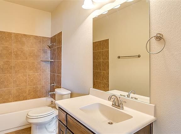 5th image of 112 Lauren Ct