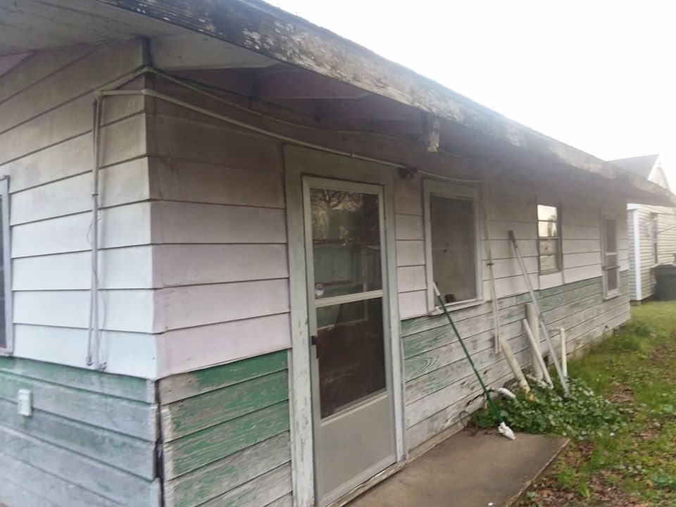 2nd image of 1905 Simmons St