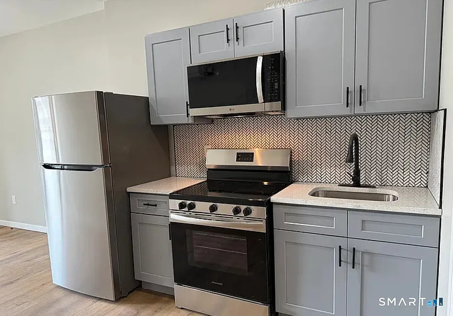 61 Field St #303