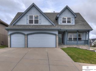 19502 Pearl Cir, Elkhorn, NE 68022