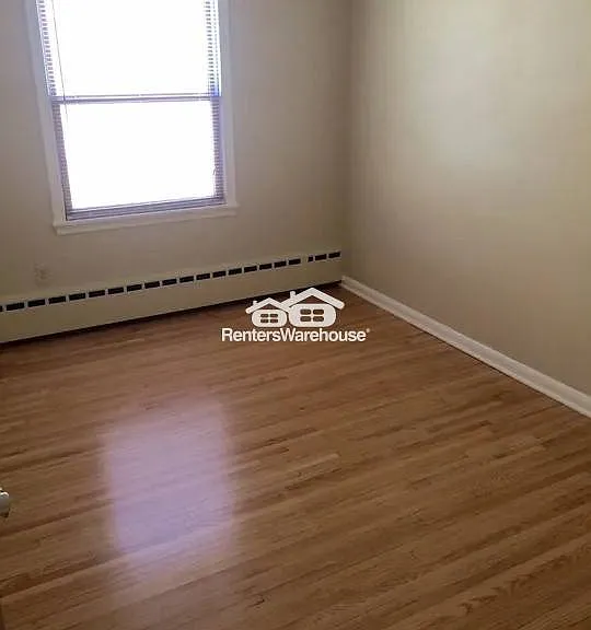 2108 Grand Ave S — Photo 7