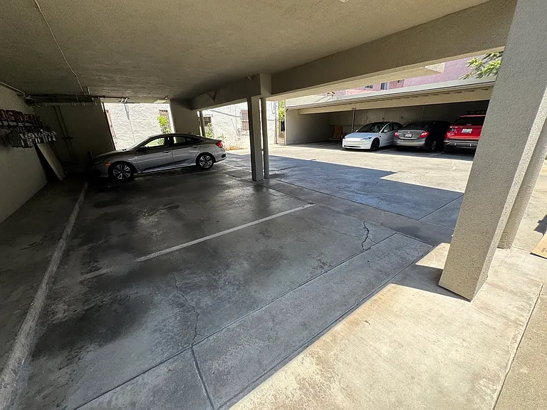 828 N Martel Ave #2 — Photo 29