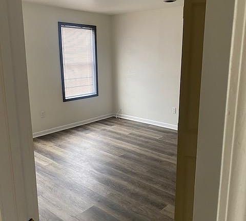 2nd image of 3412 Miami St