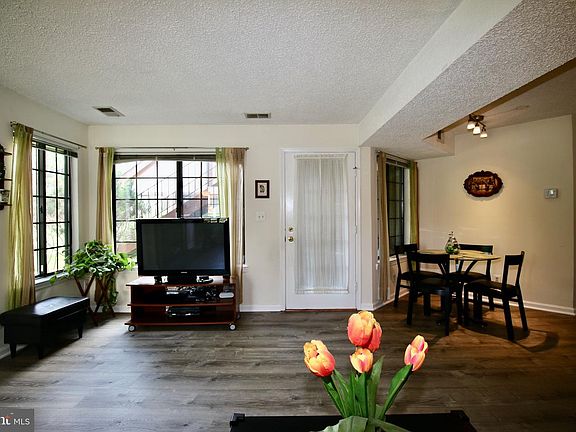5th image of 6033 Curtier Dr #6033D