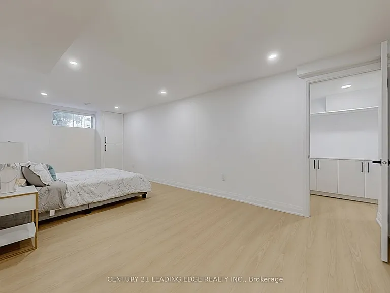 2240 Springfield Ct — Photo 37