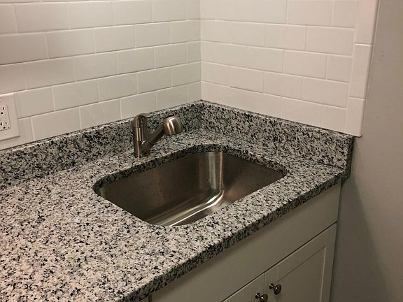 Undermount sink