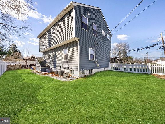 5th image of 244 Manor Blvd