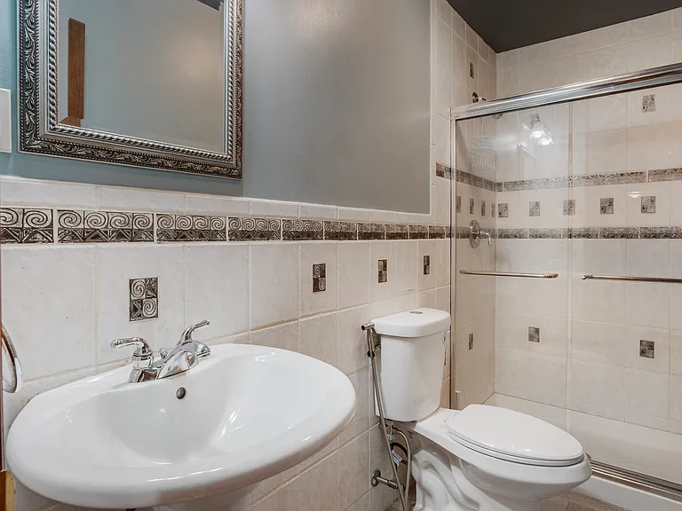 574A Macon St #1FR — Photo 13