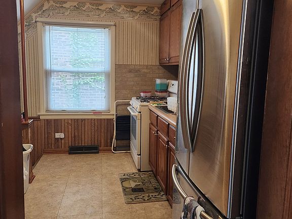 4th image of 10926 S Avenue G