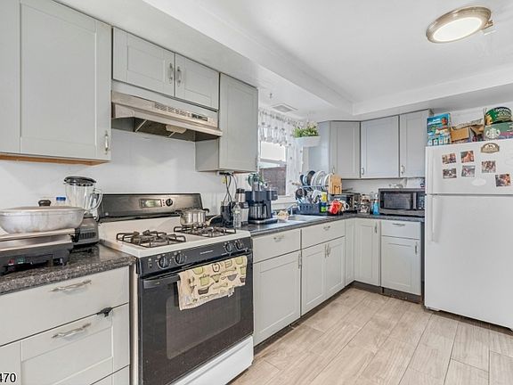 5th image of 13-23 Allen St