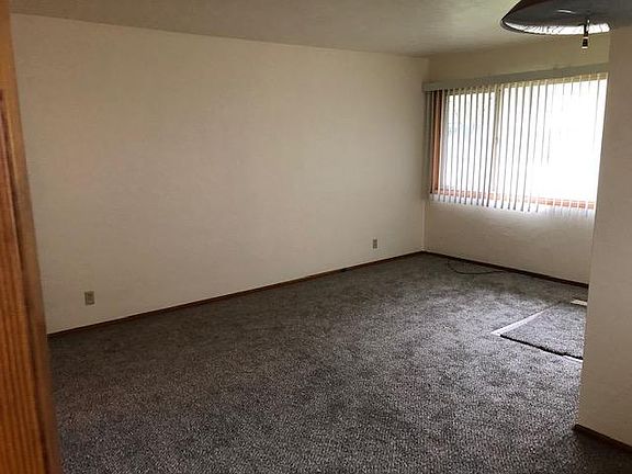 4th image of 1021 W 38th St