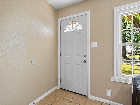 4th image of 107 N C St