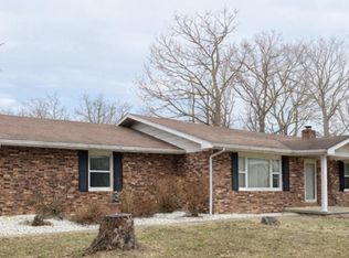 5426 E Dix Irvington Rd, Walnut Hill, IL 62893