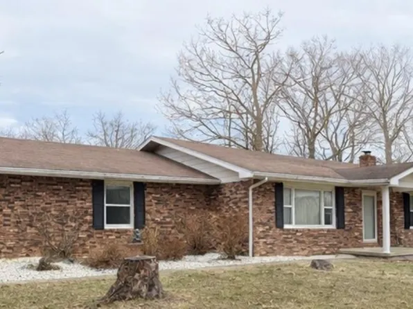 5426 E Dix Irvington Rd, Walnut Hill, IL 62893