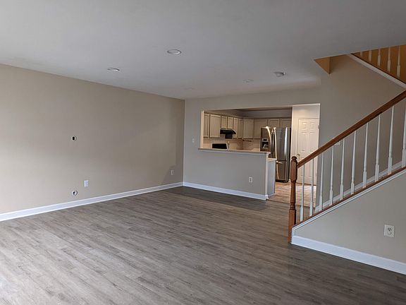 3rd image of 829 Gallows Ct