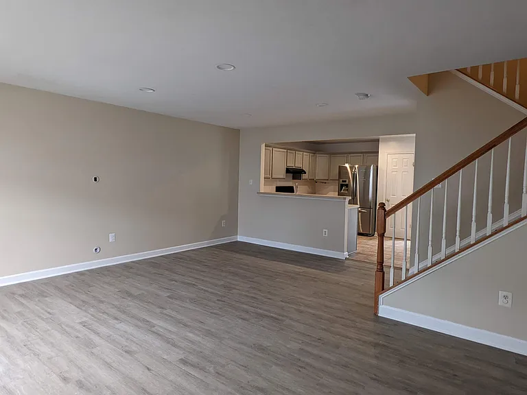 829 Gallows Ct — Photo 3