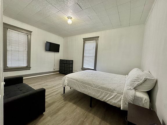5th image of 222 E Brockway Ave #2