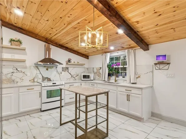 517 E 27th St, Winston Salem, NC 27105