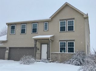 960 Shelter Island Ln, Hampshire, IL 60140