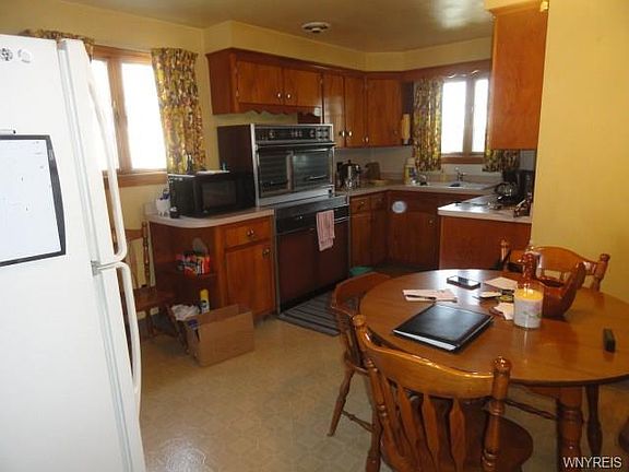 5th image of 2926 Seneca Ave