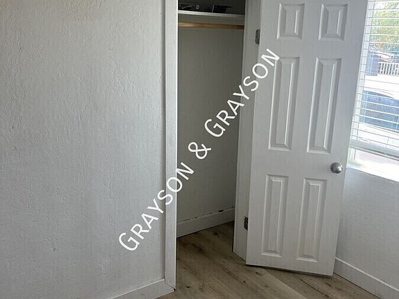 3rd image of 1530 E Pierce St APT 4
