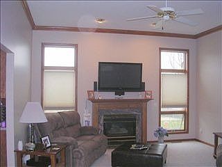 2nd image of 425 E Braeburn Dr