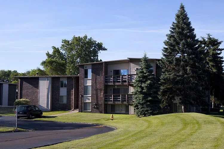 Westland Capri Apartments — Photo 2