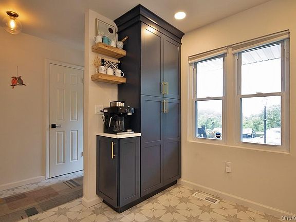 5th image of 104 Mallard Way