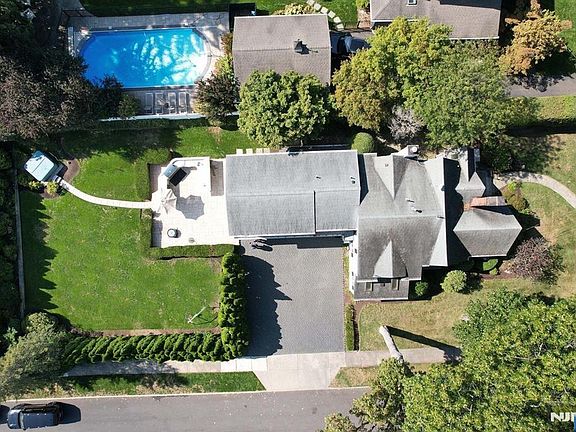5th image of 130 Glenwood Rd
