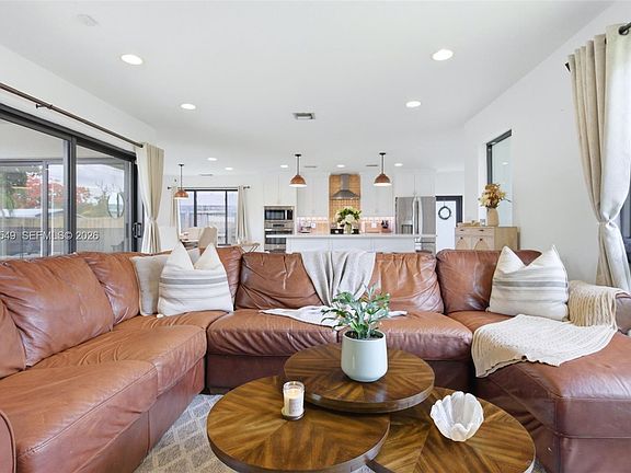 4th image of 4407 W Park Rd