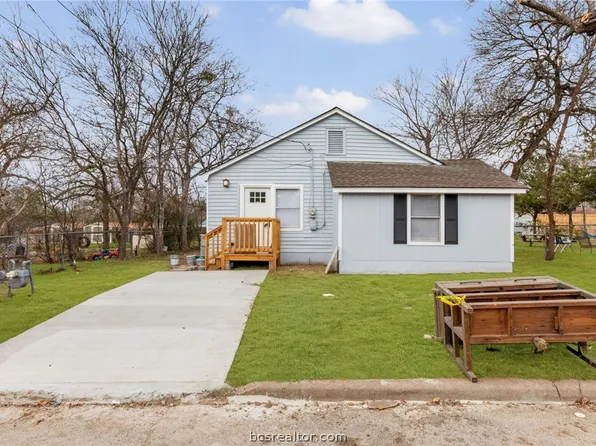 806 Walnut St, Bryan, TX 77803