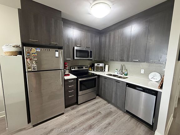 4th image of 150 Main St W #605