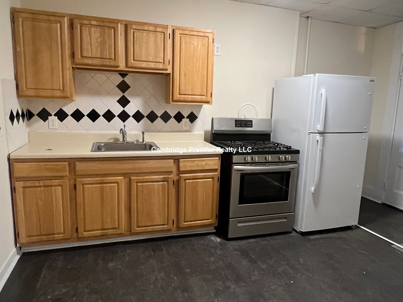 3 bed, 1200 sqft, $2,800 — Photo 2