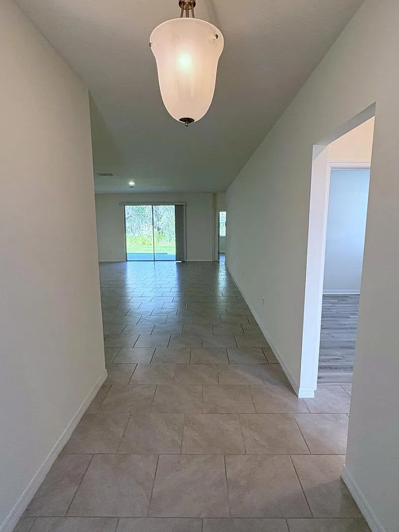 1530 Barberry Dr — Photo 3