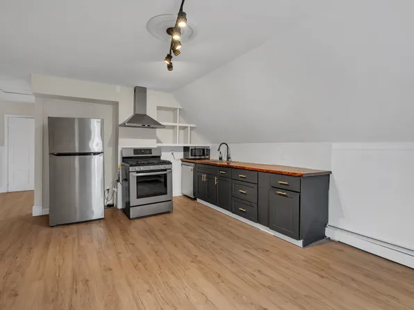 77 Vinton St #3, Providence, RI 02909