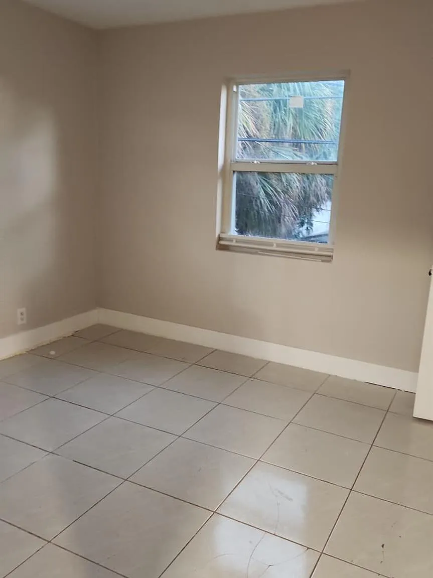 3 bed, 1.0 bath, 875 sqft, $3,000 — Photo 1