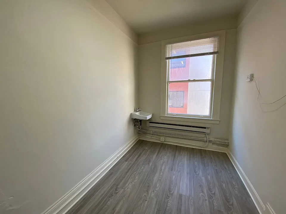 705 Broadway #32