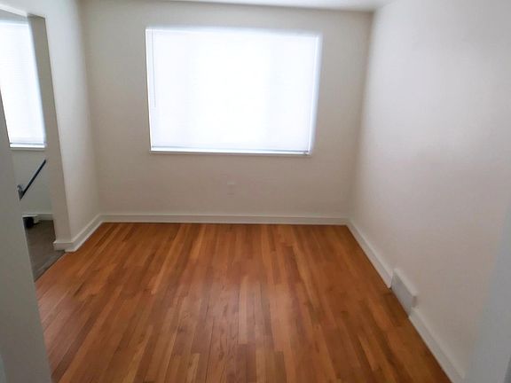 3rd image of 250 Lynnwood Dr